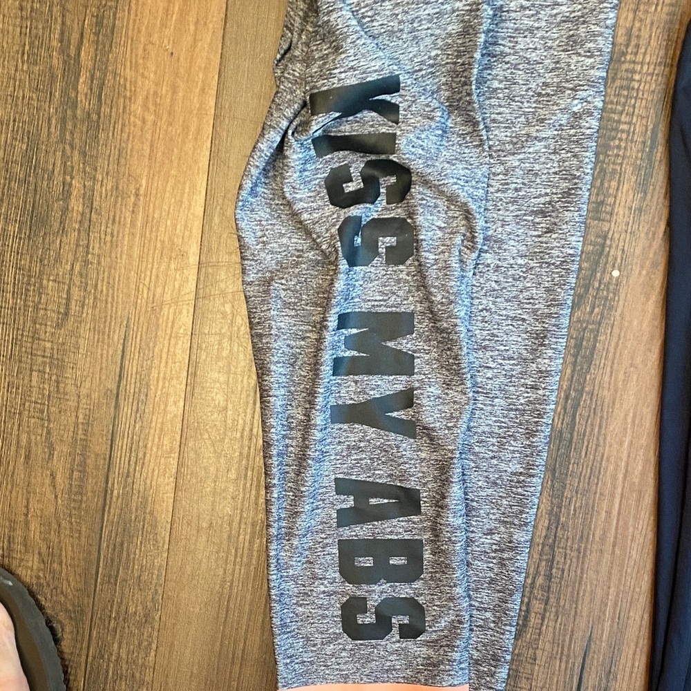 Bundle Pink Victoria's Secret Gray and Black Leggings - Picture 6 of 11